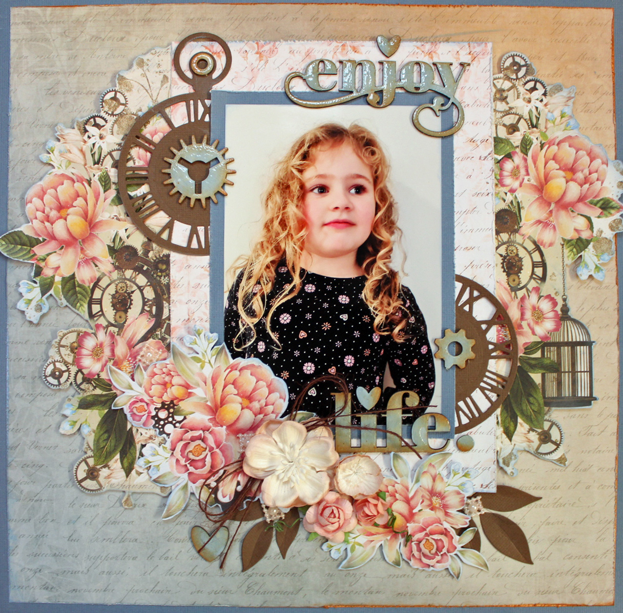 The Scrapbook Club – Monthly Scrapbook Kits